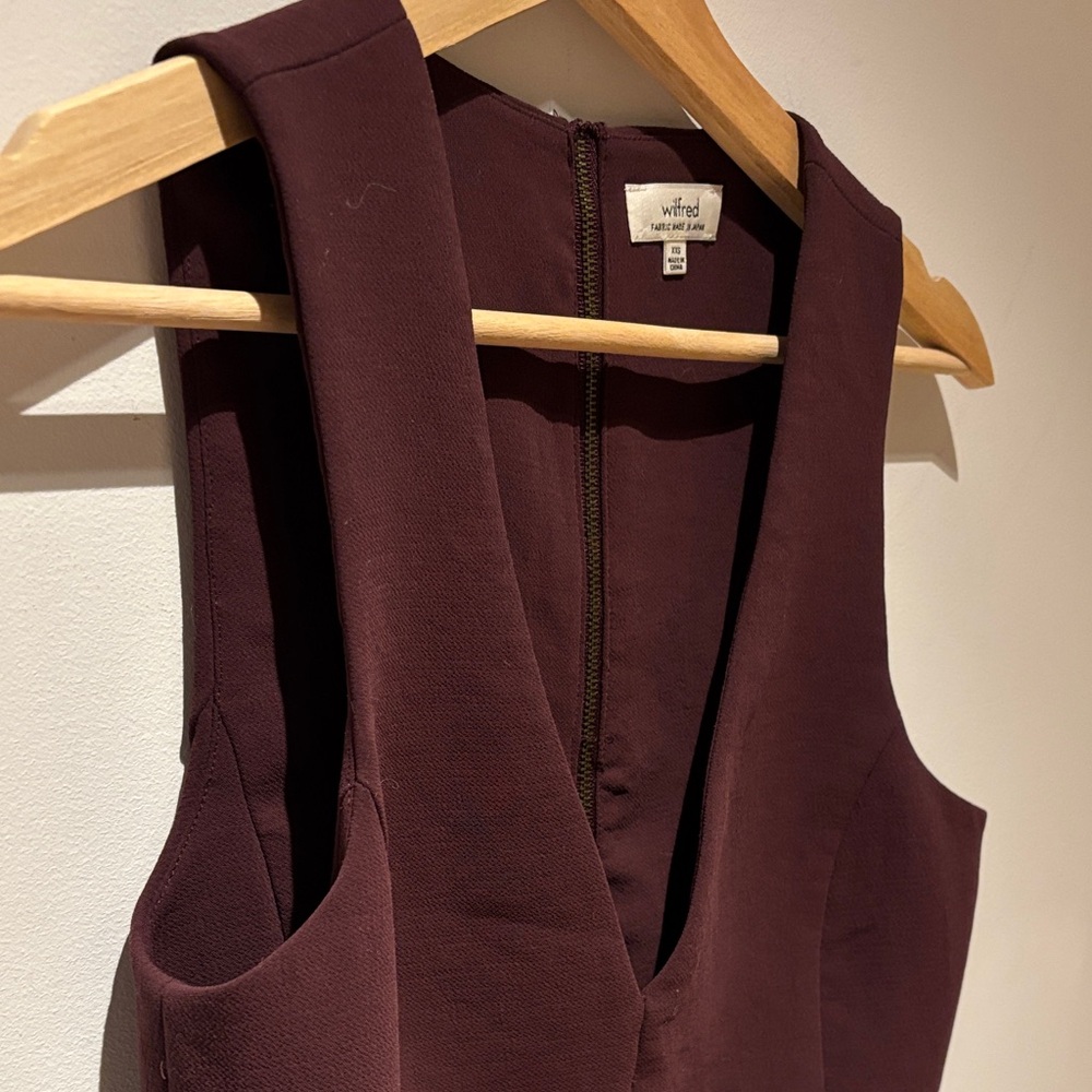 Wilfred Rich Burgundy Sleeveless Crop Top